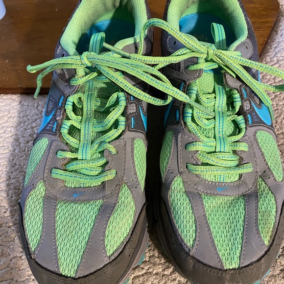 Women’s Nike Athletic Shoes size 9.5 - Picture 5 of 5